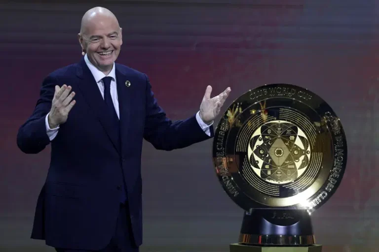 Record $125M prize possible for 2025 Club World Cup winner. FIFA unveils $1B total fund & $250M solidarity program for expanded US tournament.