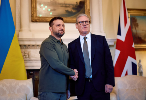 UK announces £1.6B missile deal for Ukraine! Details on the agreement, its impact on defense, & new jobs created. Get the latest on missile defense!