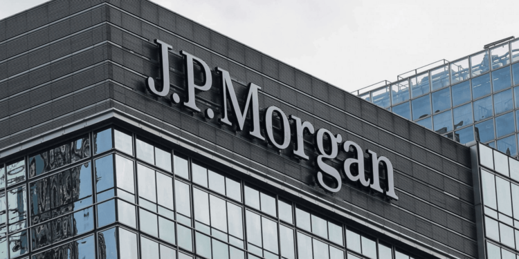 Lower oil prices threaten Nigeria's economy. J.P. Morgan advises caution as the naira faces pressure & potential $10bn outflows loom. Read analysis