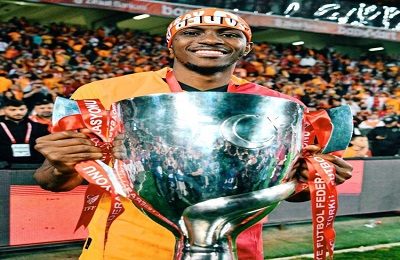 Galatasaray wins its 25th Super Lig title! Victor Osimhen scores in the key victory. See how the triumph impacts Mourinho's Fenerbahce. Read now!