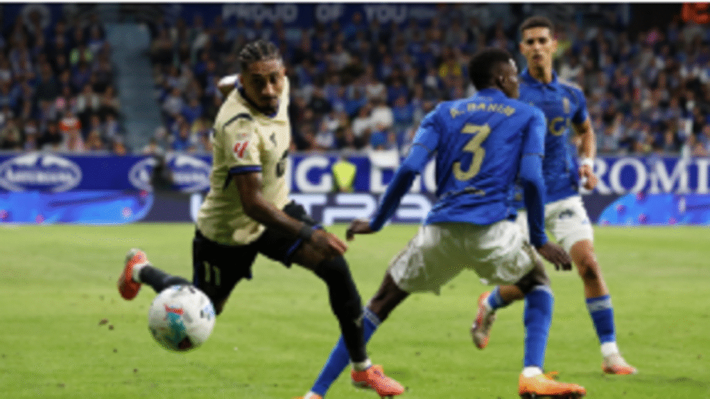 Robert Lewandowski scores winning header for Barcelona against Real Oviedo in La Liga comeback victory